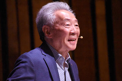 Michael Omi, ISSI faculty affiliate and retiring UC Berkeley ethnic studies professor, gives a presentation.